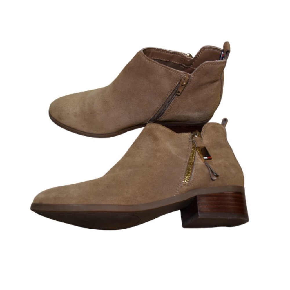 Tommy Hilfiger Beige Suede Ankle Booties Women’s 7.5 Almond Toe Low Heel Zip